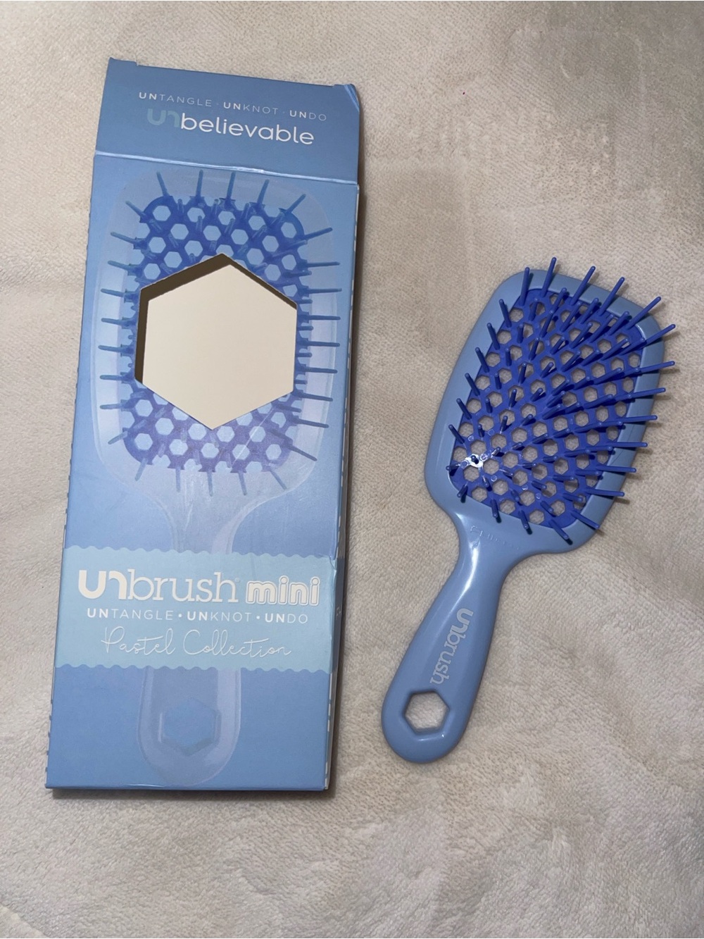 Wet Brush UNbrush Mini Detangling Brush - Blue - Picture 3 of 3
